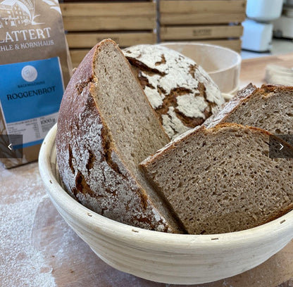 Roggenbrot Backmischung. Die Roggenbrot Backmischung steht für ein sehr herzhaftes Brot mit einem kräftigen Geschmack
