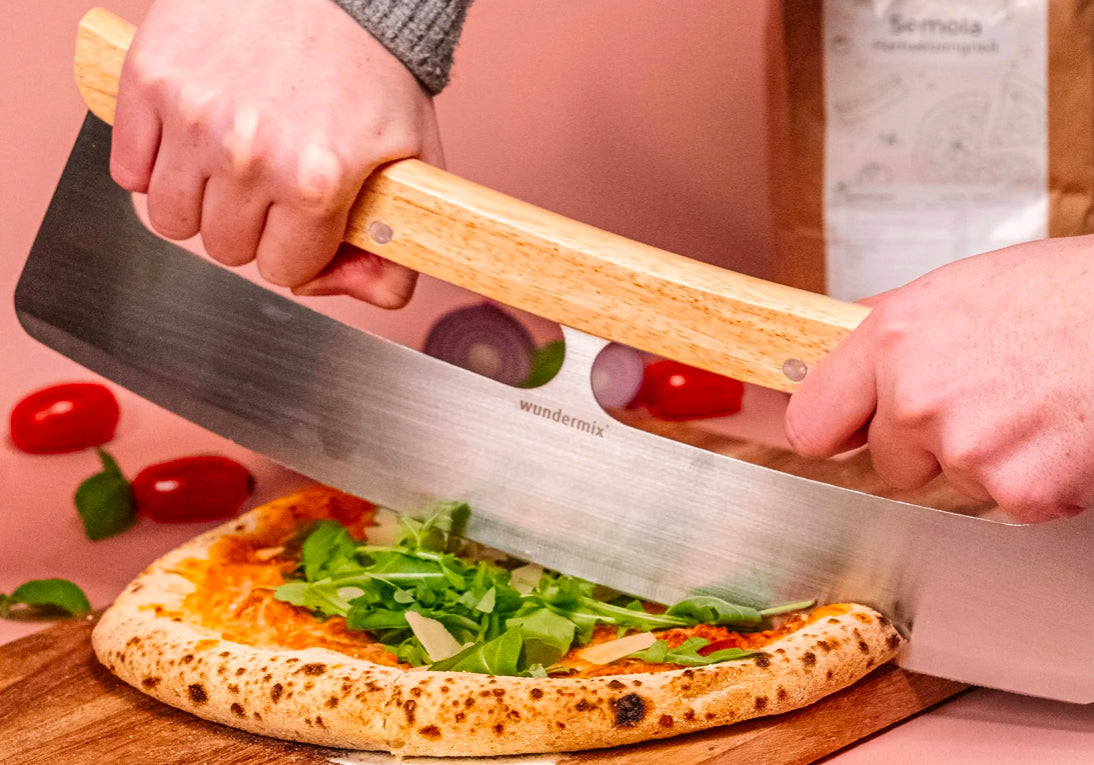 Wundermix© Pizza-Wiegemesser mit Bambus-Holzgriff