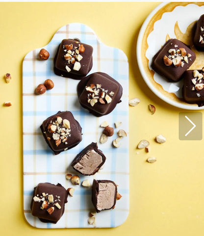 „Eis dich glücklich“ – Das Rezeptbuch für deinen Thermomix®*
Eisgenuss ohne schlechtes Gewissen! Entdecke über 30 fitgemixte Rezepte – von fruchtigen Sorbets über cremiges Vanilleeis bis hin zu veganen und Low-Carb-Varianten. Alles ohne Industriezucker!