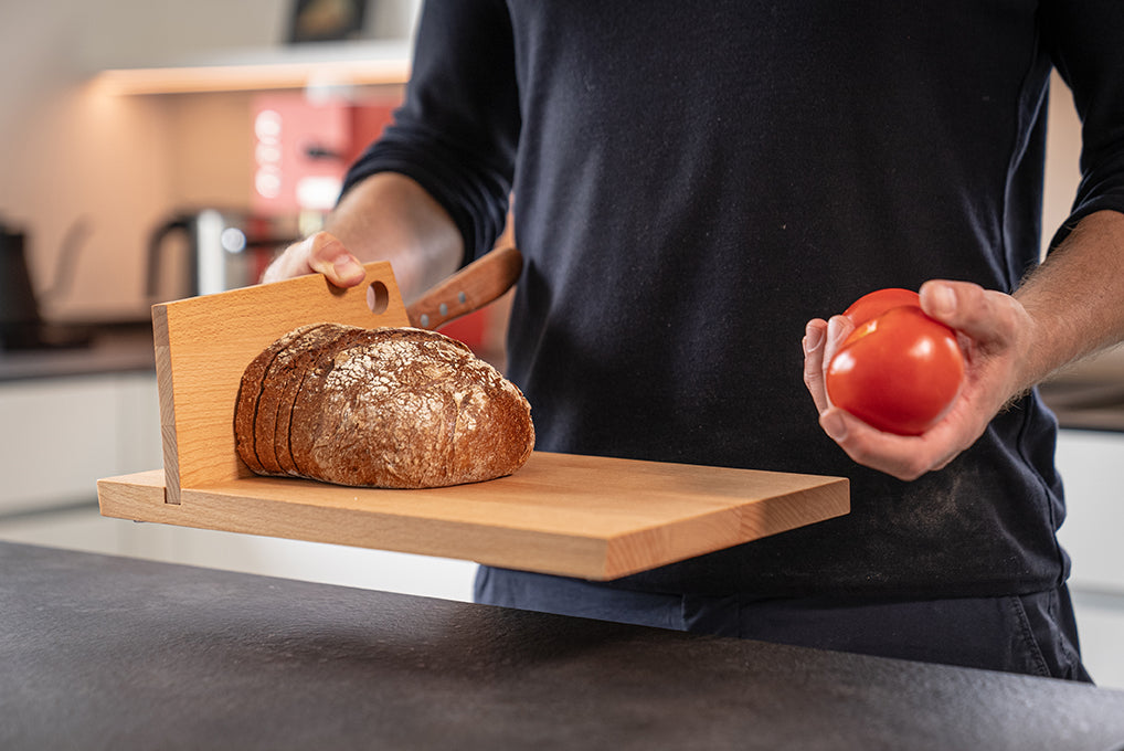 Das aus Eiche-Das Original. Charaktervolle Masserung,natürliche Härte-nicht umsonst zählt Eiche zu den beliebtesten Hölzern.