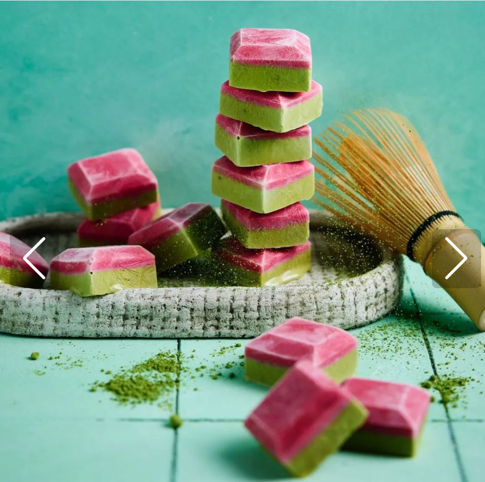 „Eis dich glücklich“ – Das Rezeptbuch für deinen Thermomix®*
Eisgenuss ohne schlechtes Gewissen! Entdecke über 30 fitgemixte Rezepte – von fruchtigen Sorbets über cremiges Vanilleeis bis hin zu veganen und Low-Carb-Varianten. Alles ohne Industriezucker!