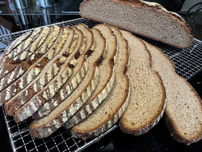 Unser frisch gemahlenes Roggenmehl Type 1150, 1000g liebevoll per Hand abgefüllt.