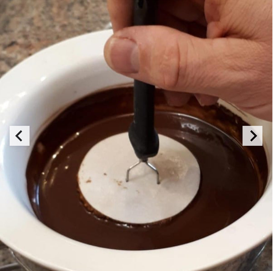 PELLKARTOFFELGABEL aus Buchenholz-Zum schnellen und einfachen Glasieren von Lebkuchen.
Finger und Hände bleiben sauber