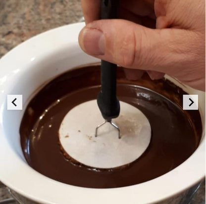 PELLKARTOFFELGABEL aus Buchenholz-Zum schnellen und einfachen Glasieren von Lebkuchen.
Finger und Hände bleiben sauber