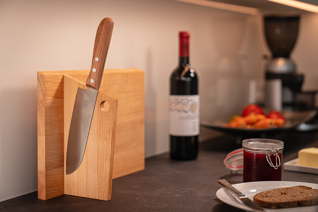 Das aus Eiche-Das Original. Charaktervolle Masserung,natürliche Härte-nicht umsonst zählt Eiche zu den beliebtesten Hölzern.