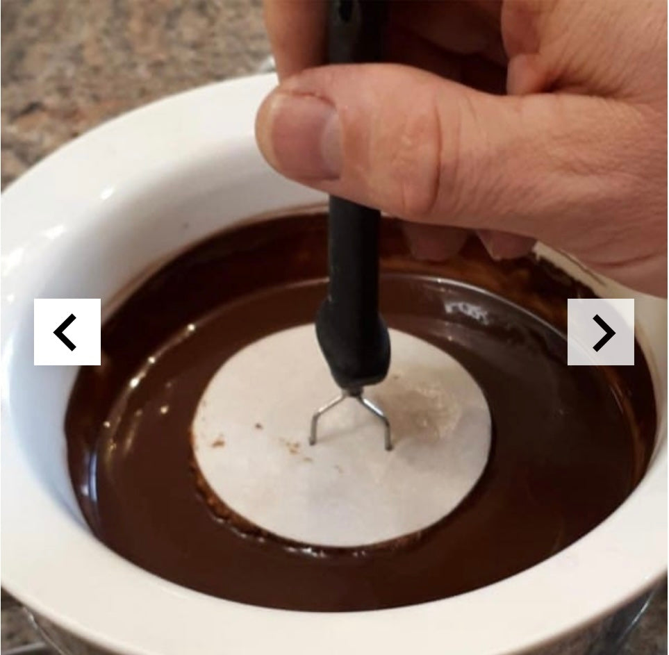 Original-Lebkuchenglocke-Glasierhilfe, Schnelles und einfaches Glasieren von Lebkuchen.
Finger und Hände bleiben sauber.