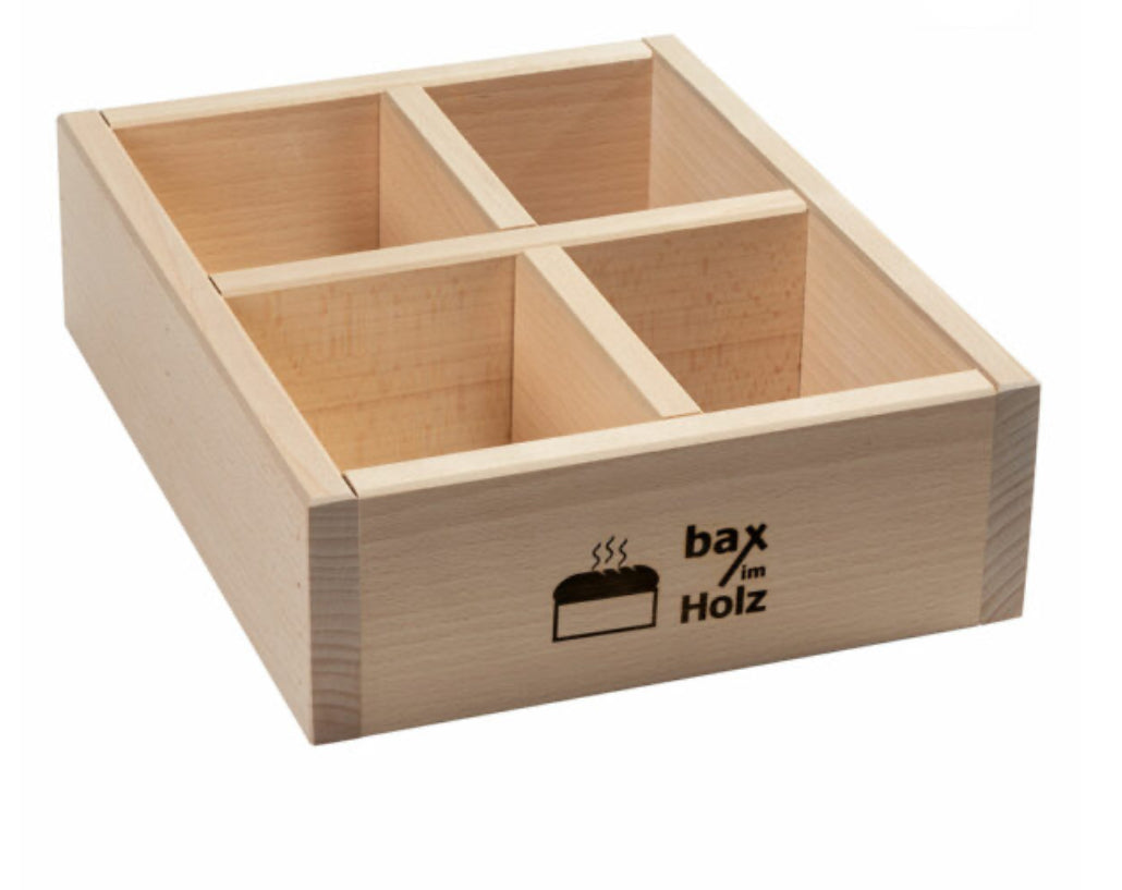 Der Bax im Holz Holz-Backrahmen „einfach“ aus naturbelassenem, massivem Buchenholz. Inklusive passender Trennwand für zwei Brote je 250g.Siehe auch großen Backrahmen im Shop