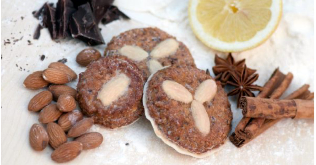 Feinste Elisen-Lebkuchen-Backmischung, 1000g Nach unserem Hausrezept (ergibt 35 Stück mit der Lebkuchenglocke 7cm-pro Stück 0,51 Cent!) •mit hochwertigen Zutaten •60% Mandeln und Haselnüsse •ohne Mehl