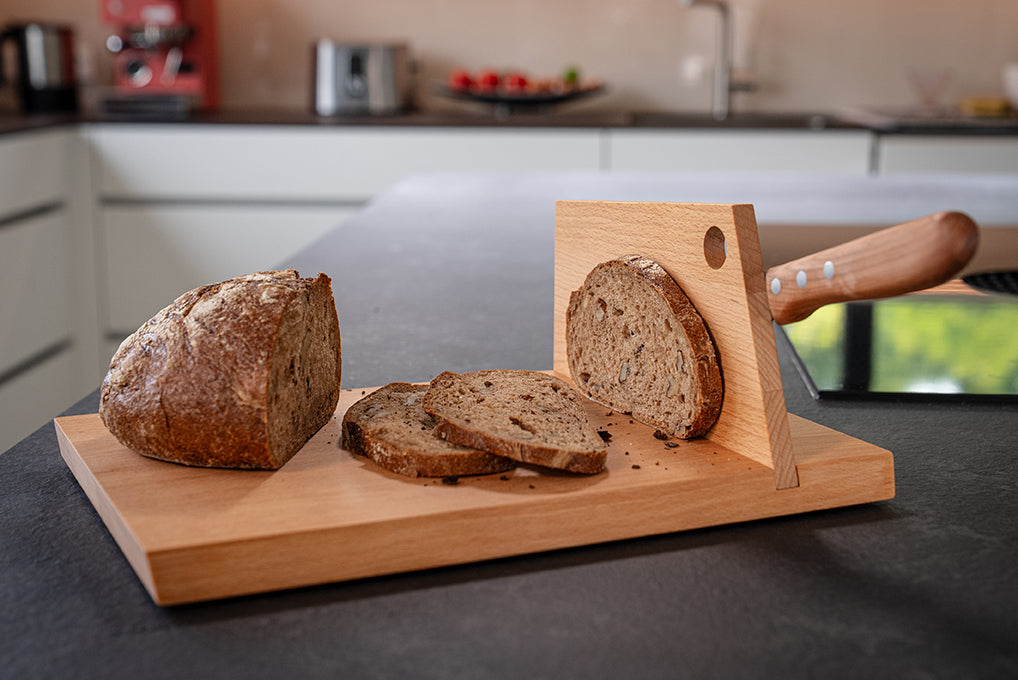 Das aus Eiche-Das Original. Charaktervolle Masserung,natürliche Härte-nicht umsonst zählt Eiche zu den beliebtesten Hölzern.