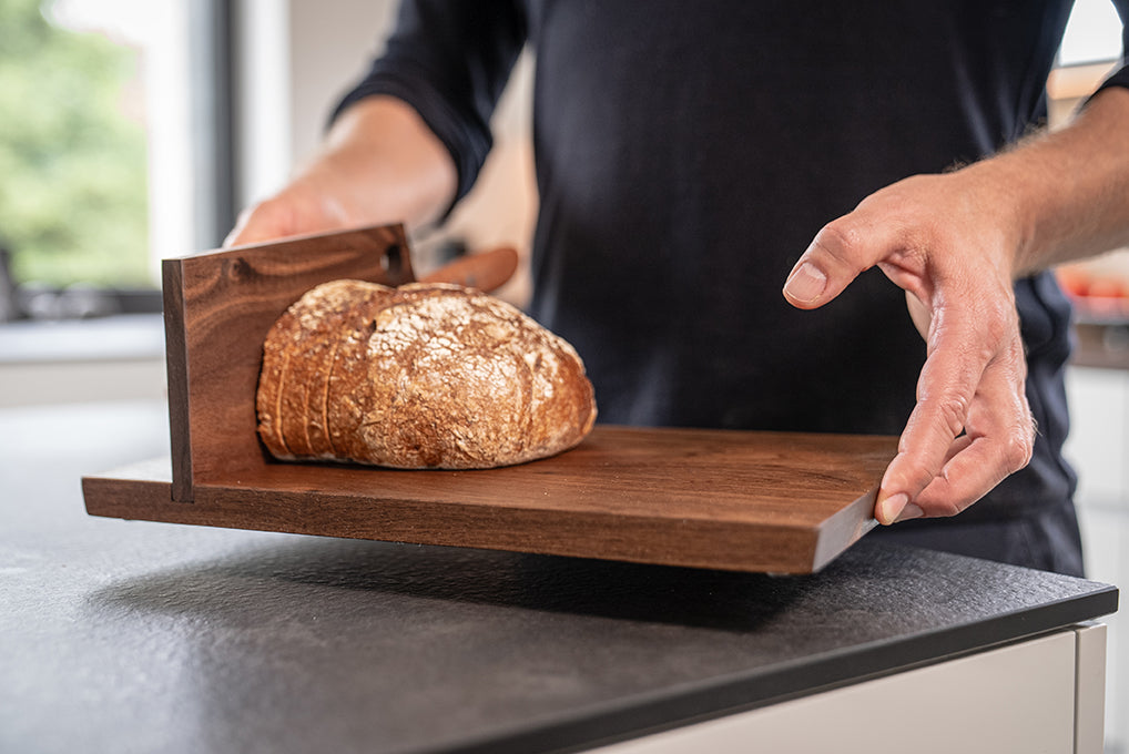 Das aus Eiche-Das Original. Charaktervolle Masserung,natürliche Härte-nicht umsonst zählt Eiche zu den beliebtesten Hölzern.