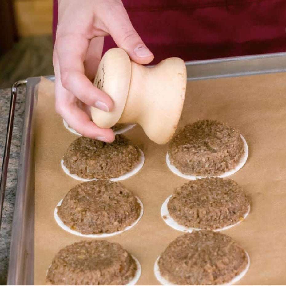 Feinste Elisen-Lebkuchen-Backmischung, 1000g Nach unserem Hausrezept (ergibt 35 Stück mit der Lebkuchenglocke 7cm-pro Stück 0,51 Cent!) •mit hochwertigen Zutaten •60% Mandeln und Haselnüsse •ohne Mehl