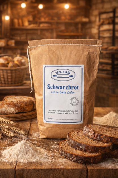 Schwarzbrot. Herzhafte Brotbackmischung aus frischem Roggenmehl und Schrot. Frisch aus der Mühle