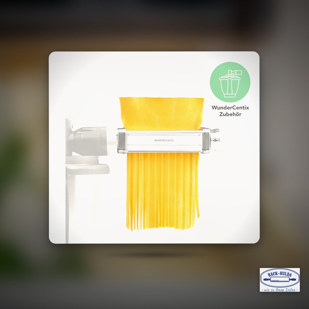 Nudelaufsatz (3-tlg.) Edelstahl, für WunderCentix® und Kitchenaid, dazu ein Backhuldas Spätzlemehl aus der Mühle & Pastagestell aus robuster Buche. – Clean Showcase Plus