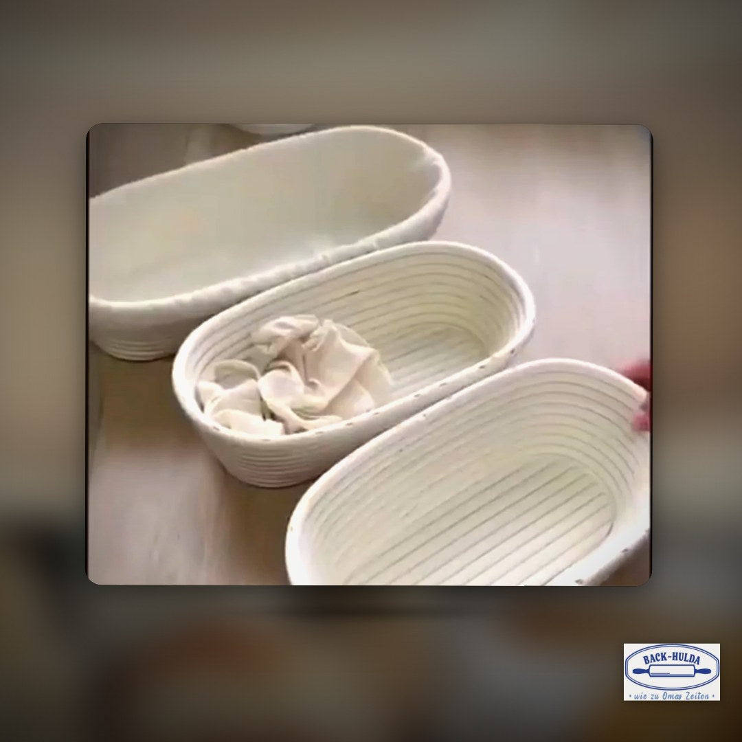 Gärkörbchen, Oval, Perfekt für Hausgemachte Sauerteigbroten in verschiedenen Größen, aus Peddigrohr mit Leinentuch. Made in Germany – Clean Showcase Plus