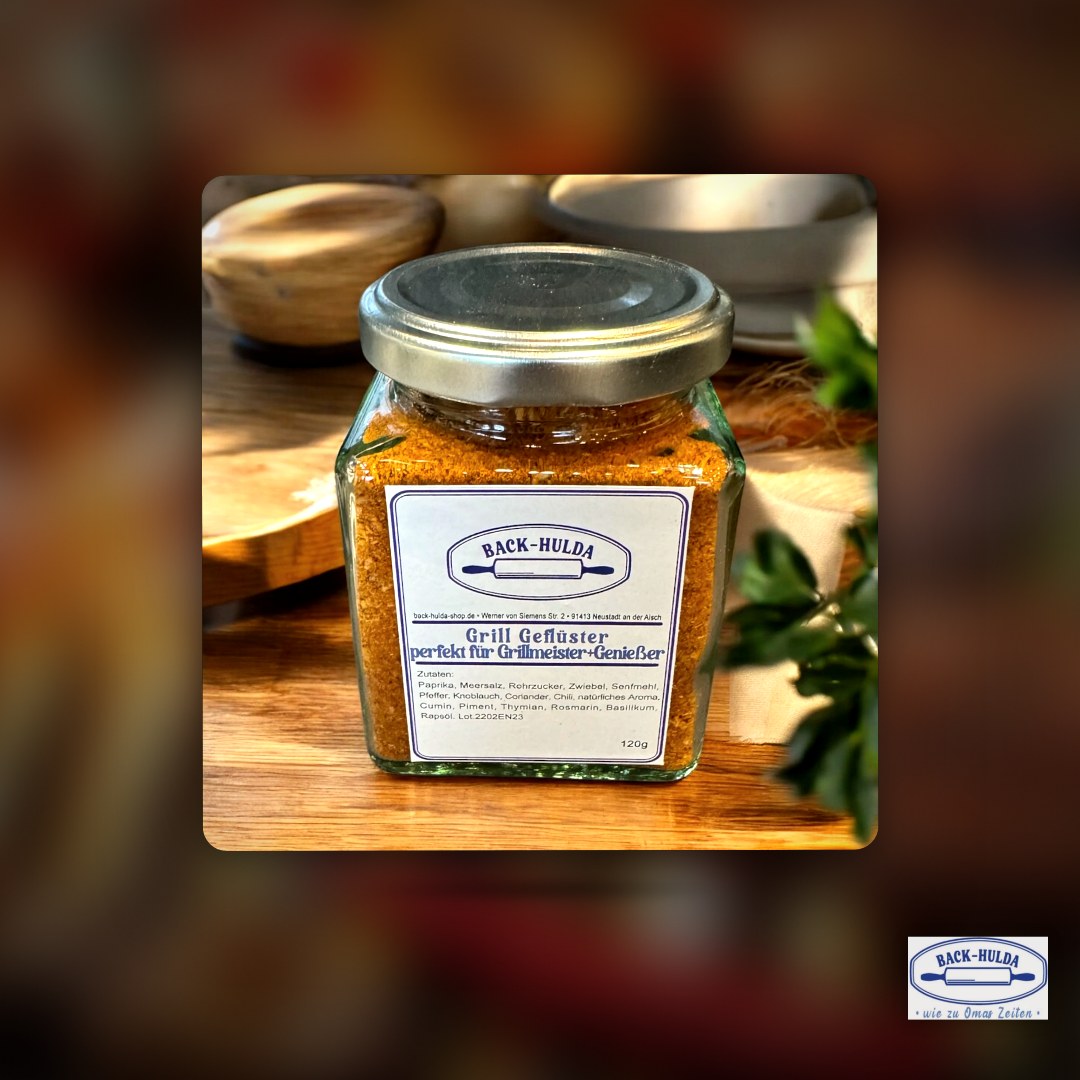Grill Geflüster-perfekt für Grillmeister & Genießer. 120g frische Gewürzmischung liebevoll per Hand abgefüllt! Wird wöchentlich frisch von der Gewürzmühle (5km von uns) abgefüllt! Im Quadrat Glas – Clean Showcase Plus