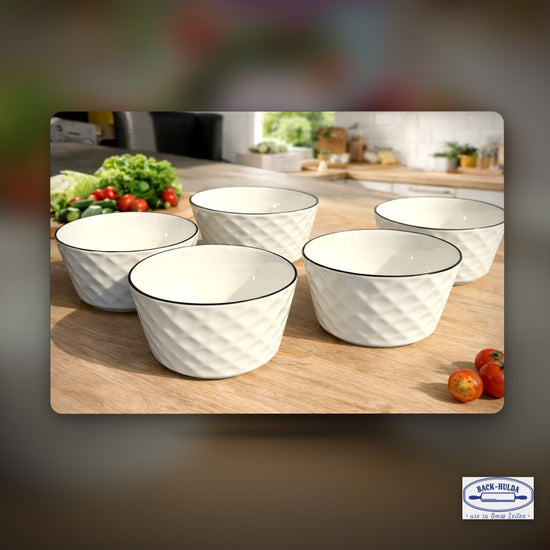 Elegantes Schüssel-Set- Siehe auch Set mit Buch & Salatbesteck im Shop – Clean Showcase Plus
