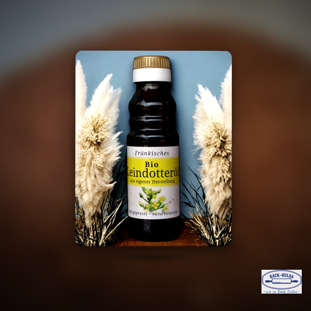Fränkisches Bio-Leindotteröl-Kaltgepresst & Naturbelassen-frisch abgefüllt in 0,1 Glasflasche. Biokontrollstelle: DE-ÖKO-006 – Clean Showcase Plus